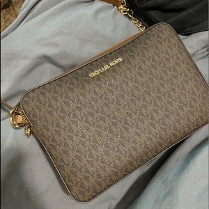 Micheal Kors Crossbody handbag